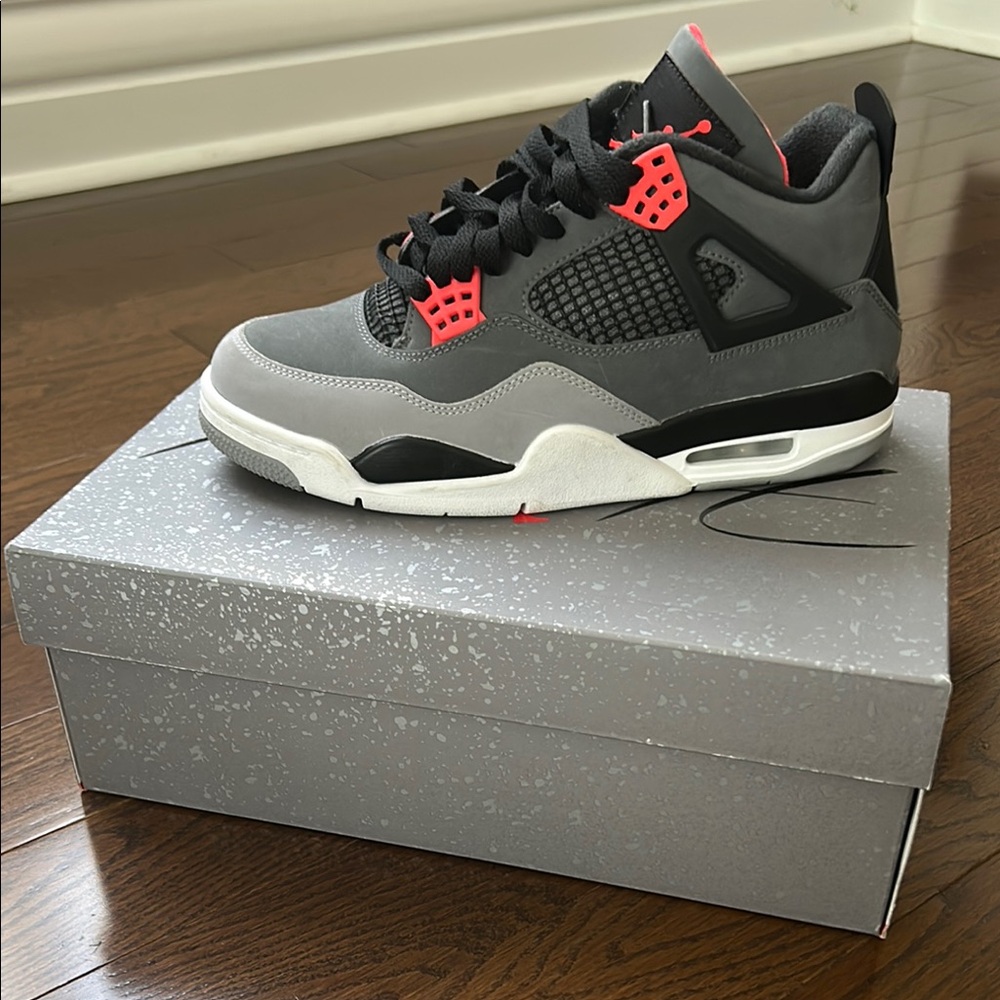 Air Jordan 4 Retro Nike Sneakers